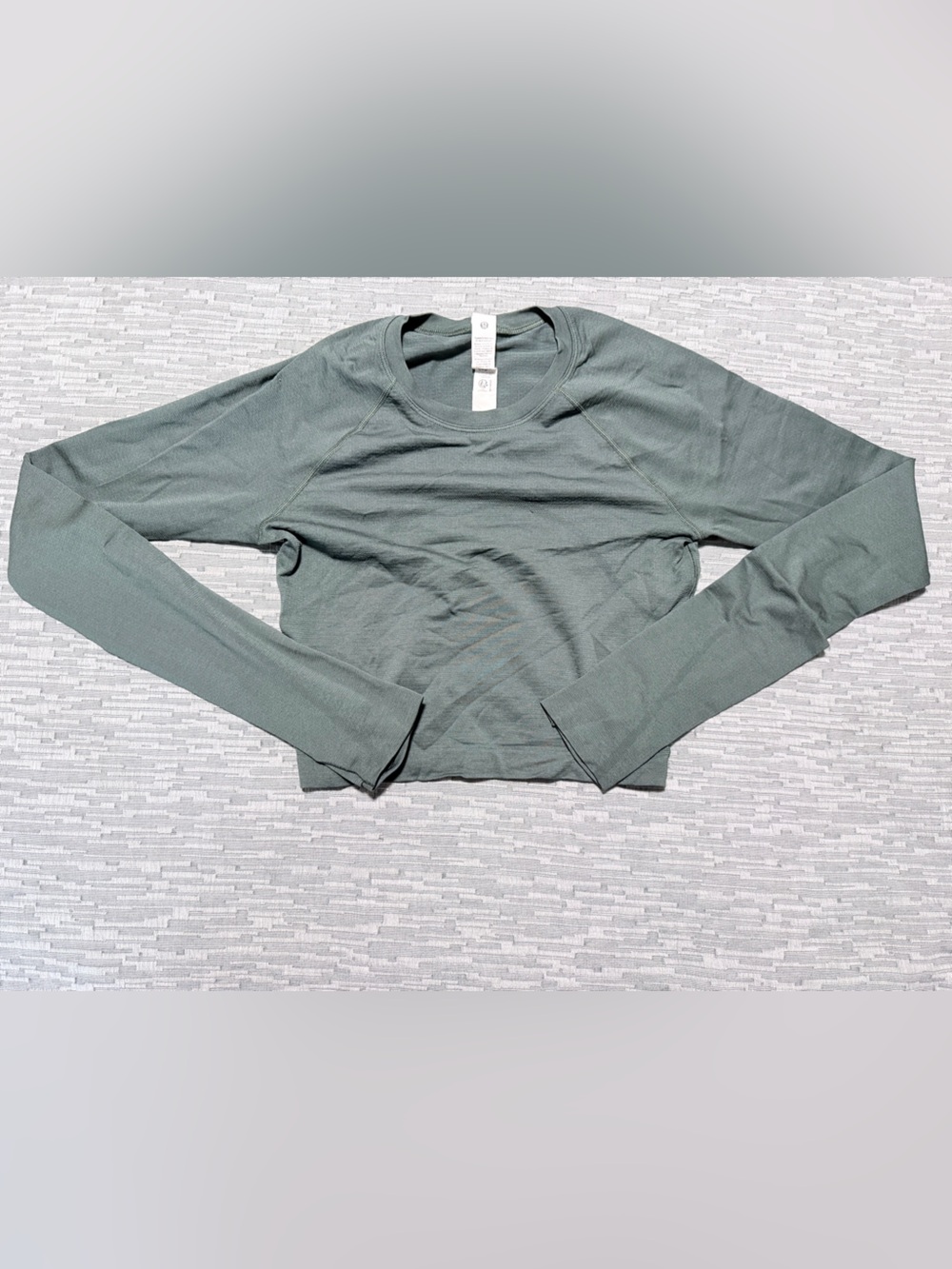 lululemon athletica Long Sleeve Crop Top